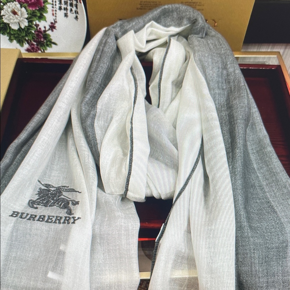 Burberry Gray and White Pocket Square